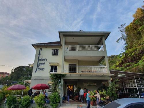 Hostal Fathers Guesthouse