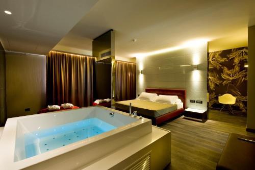 Viola Mhotel