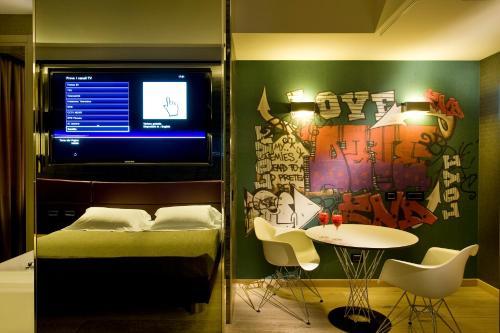 Viola Mhotel