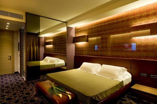Viola Mhotel