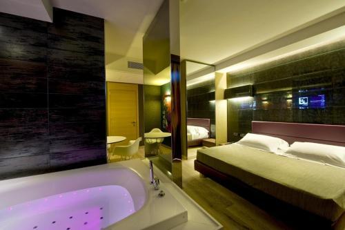 Viola Mhotel