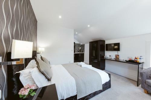 Modern City Centre Studio Apartment!
