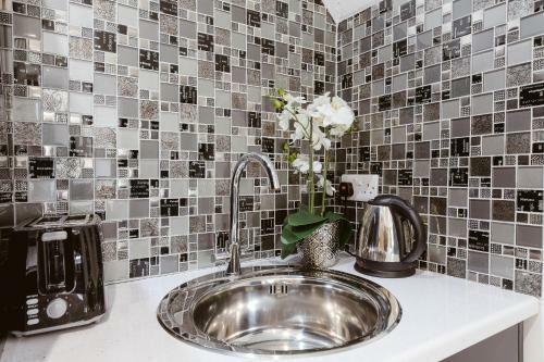 Modern City Centre Studio Apartment!