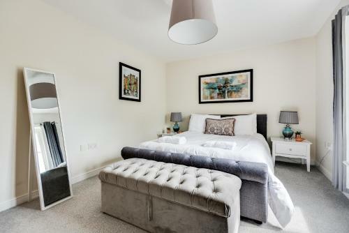 Modern 2 Bedroom Apartment In Popular Jericho !!!