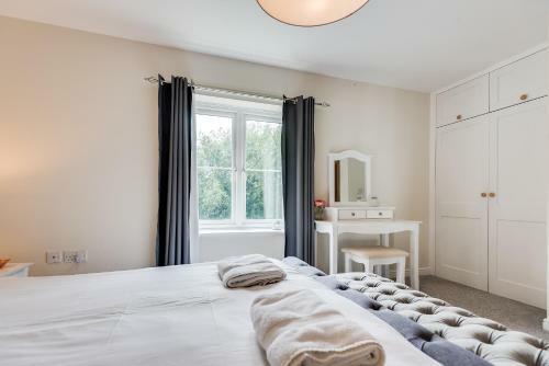Modern 2 Bedroom Apartment In Popular Jericho !!!