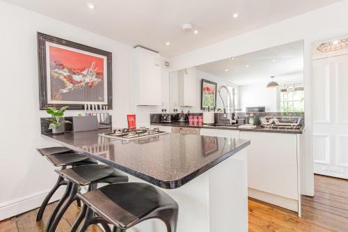 Outstandingly Beautiful Apartment With Parking