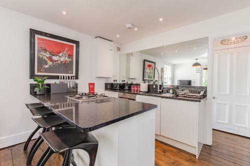 Outstandingly Beautiful Apartment With Parking