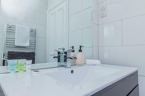 Outstandingly Beautiful Apartment With Parking