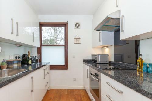 Vibrant & Bright City Centre Apartment!