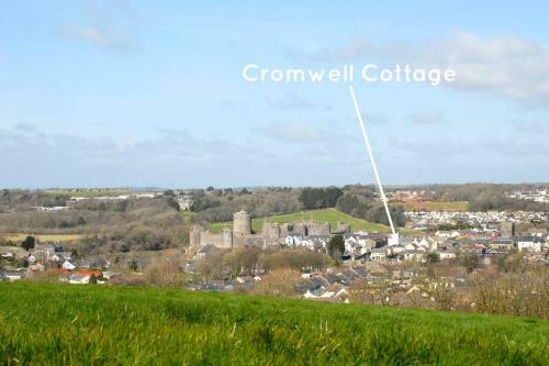 Cromwell Cottage, Pembroke