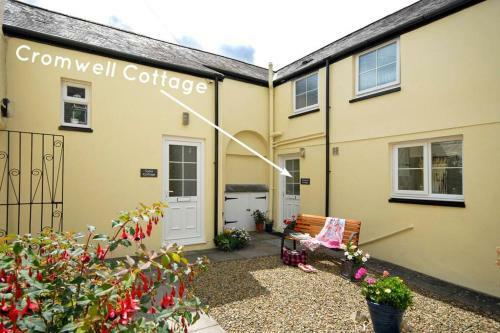 Cromwell Cottage, Pembroke
