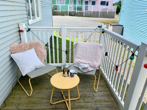 Modern Beach House 3 Bed, 3 Bath - Balcony Sea View