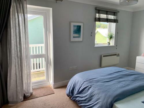 Modern Beach House 3 Bed, 3 Bath - Balcony Sea View