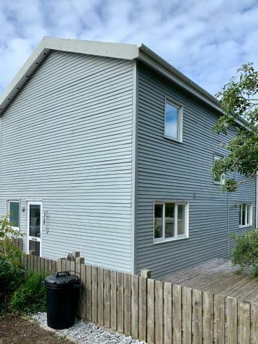 Modern Beach House 3 Bed, 3 Bath - Balcony Sea View