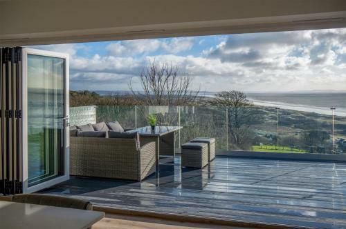 Sunrise - 5 Bedroom Luxurious Holiday Home - Pendine