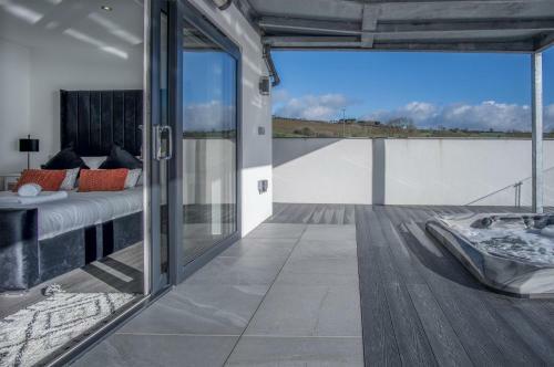 Sunrise - 5 Bedroom Luxurious Holiday Home - Pendine