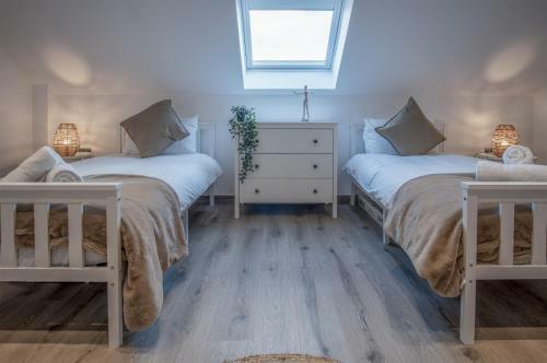 Sunrise - 5 Bedroom Luxurious Holiday Home - Pendine