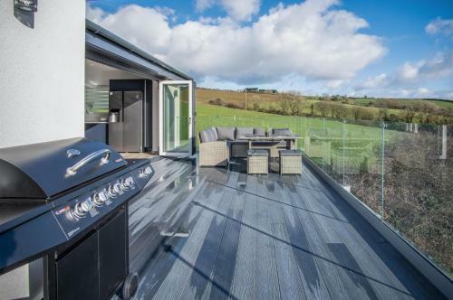 Sunrise - 5 Bedroom Luxurious Holiday Home - Pendine
