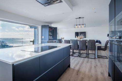 Sunrise - 5 Bedroom Luxurious Holiday Home - Pendine