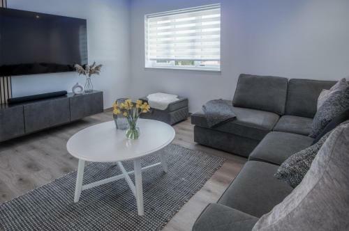 Sunrise - 5 Bedroom Luxurious Holiday Home - Pendine