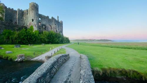 Gordy Hall -sea Facing Welsh Cottage With Stunning Views