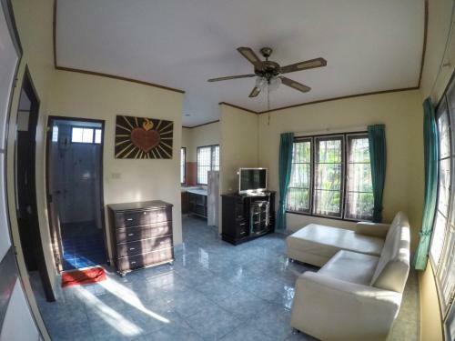 Hostal Busaba House