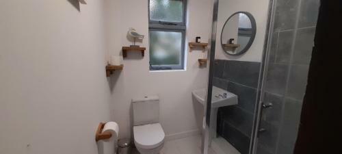 Perranporth Bungalow 2mins Walk To Beach!