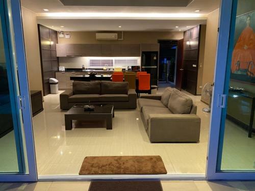 Luxury Pool Villa C16 / 4br 8-10 Persons