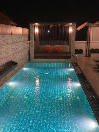 Luxury Pool Villa C16 / 4br 8-10 Persons