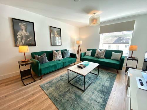 High Street, Stylish City Centre Apartment, 3 Bed