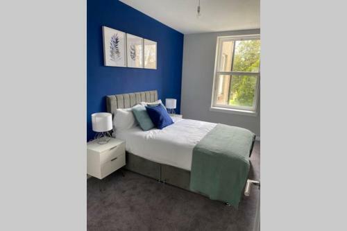 Stunning 2 Bedroom River View Apartment