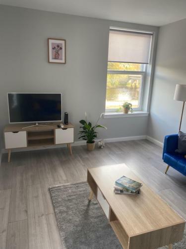 Stunning 2 Bedroom River View Apartment