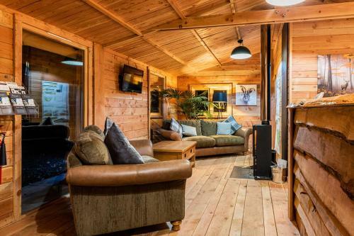 Silverwood Luxury Lodges & Bistro Barn