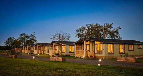 Silverwood Luxury Lodges & Bistro Barn