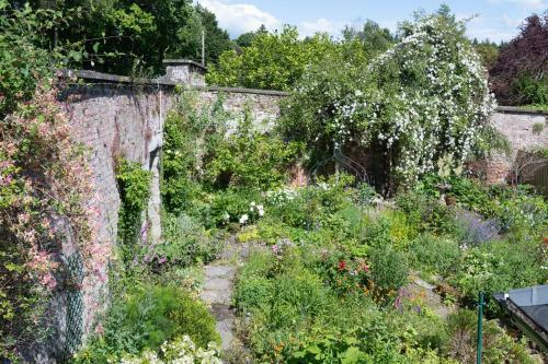 Gardeners Cottage - Walled Garden Retreat