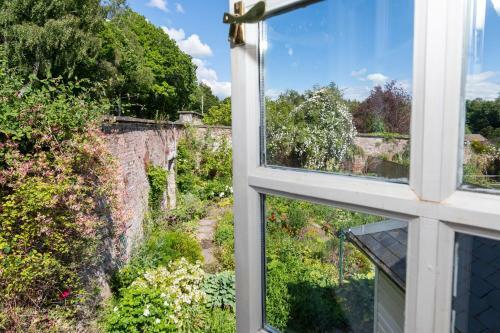 Gardeners Cottage - Walled Garden Retreat