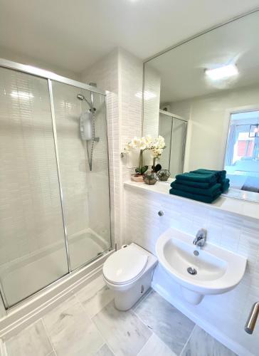 Monart Stylish City Centre Apartment, 2 Bed, Sleeps 6