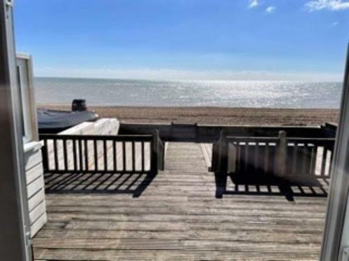Beach Hideaway Waters Edge Yards From Decking The Cozy Clam