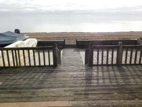 Beach Hideaway Waters Edge Yards From Decking The Cozy Clam