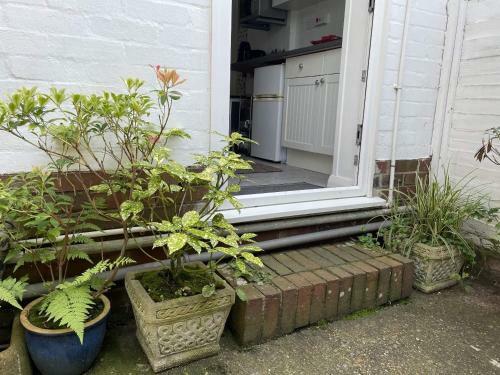 Beach Fronted Studio Apartment Sleeps 2 Adults And 1 Child