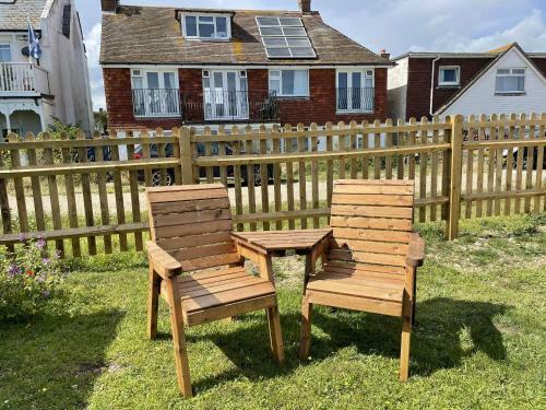 Beach Fronted Studio Apartment Sleeps 2 Adults And 1 Child