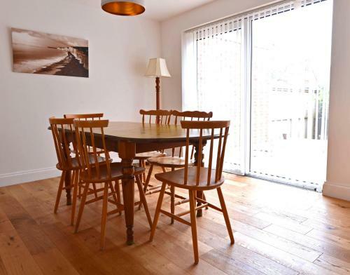 Coastal Cottage - On The Beach In Tranquil Pevensey Bay