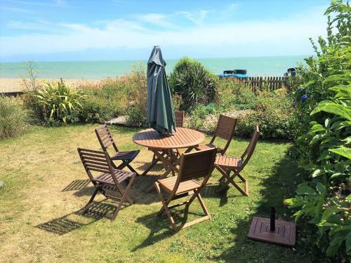 Coastal Cottage - On The Beach In Tranquil Pevensey Bay