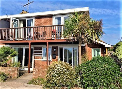 Coastal Cottage - On The Beach In Tranquil Pevensey Bay