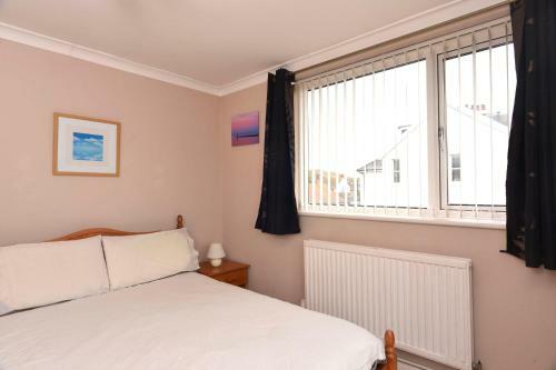 Coastal Cottage - On The Beach In Tranquil Pevensey Bay