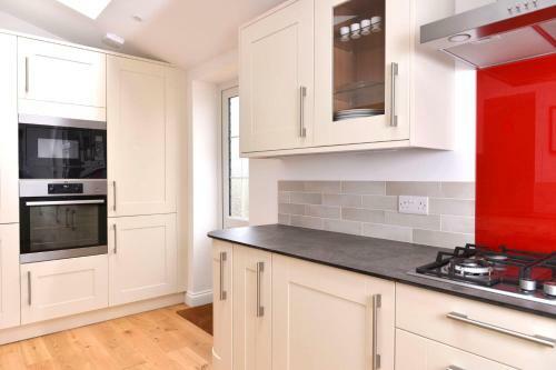Coastal Cottage - On The Beach In Tranquil Pevensey Bay
