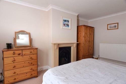 Coastal Cottage - On The Beach In Tranquil Pevensey Bay