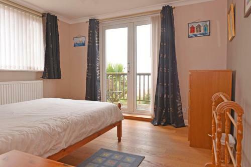 Coastal Cottage - On The Beach In Tranquil Pevensey Bay