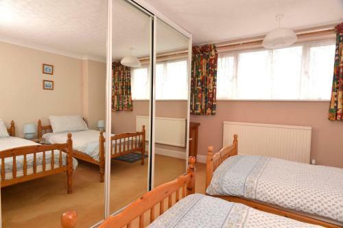 Coastal Cottage - On The Beach In Tranquil Pevensey Bay