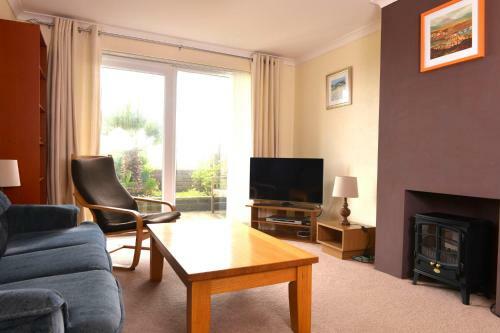 Coastal Cottage - On The Beach In Tranquil Pevensey Bay
